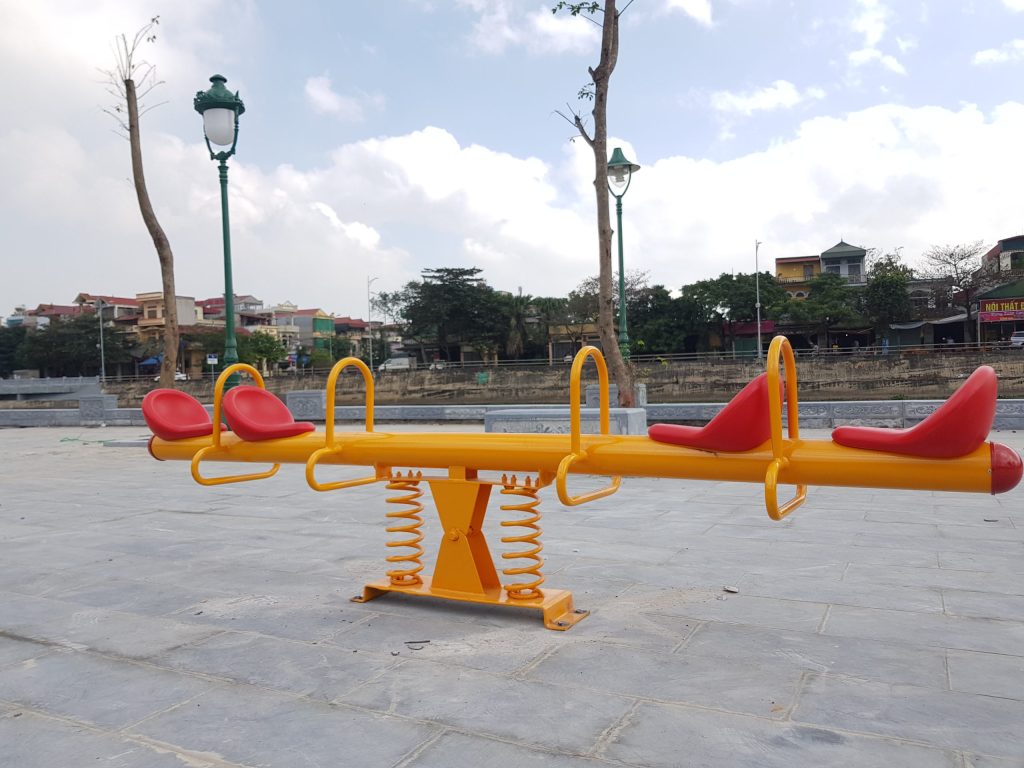 Bập bênh 4 chỗ, 2 lò xo DK 101